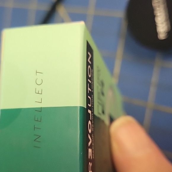 Revolution Water Liner Refelect w Double-Ended Brush New In Box - Picture 3 of 5